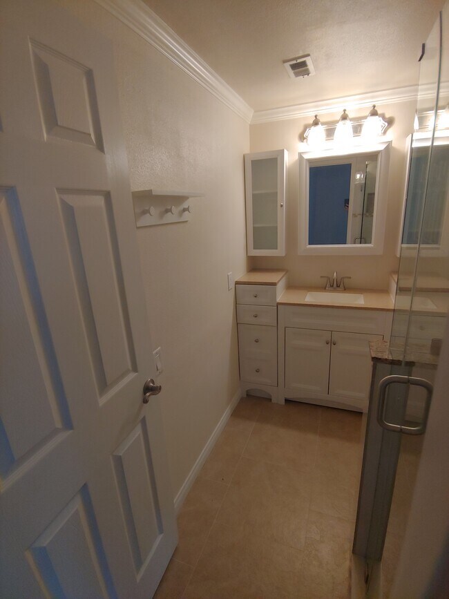 Building Photo - 16040 Leffingwell Rd