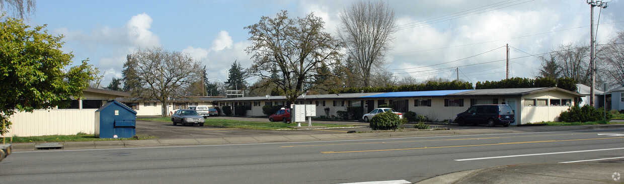 Building Photo - Waverly Lake Apartments