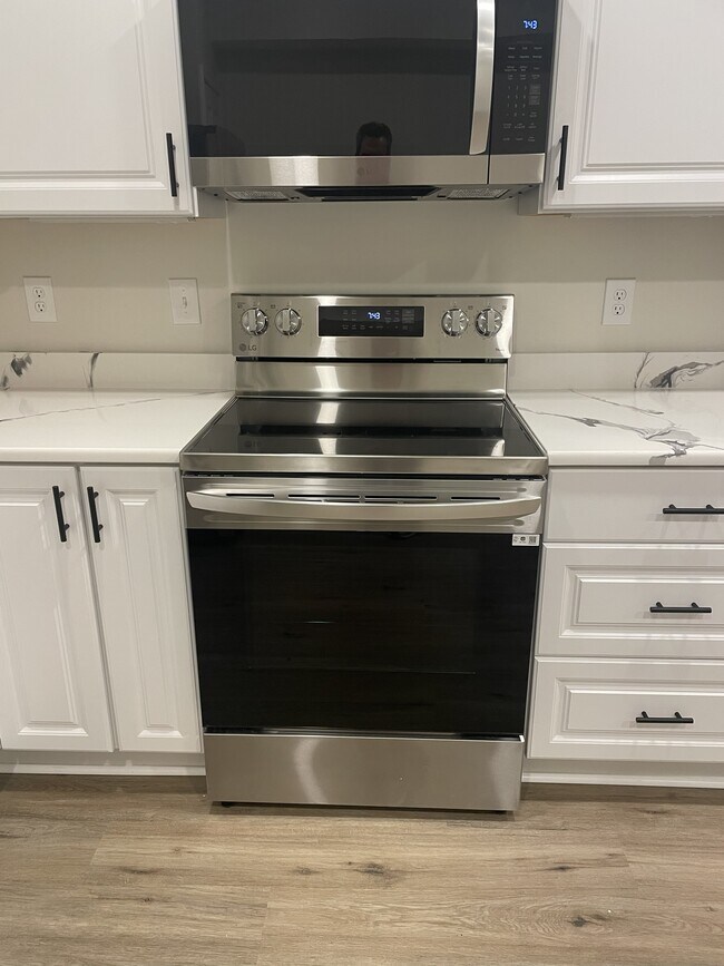 Horno / Cocina - 2115 Harrison Ave