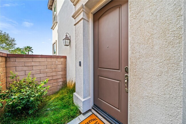 Building Photo - 30432 Village Knoll Dr