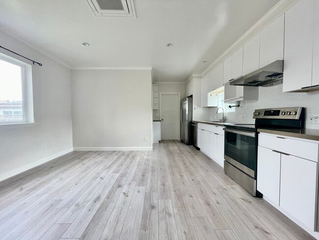 Building Photo - 1756 Washington St