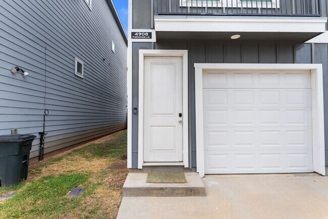 Foto del edificio - 4908 Paradigm Ln