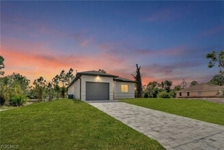 Building Photo - 724 Lamar St E