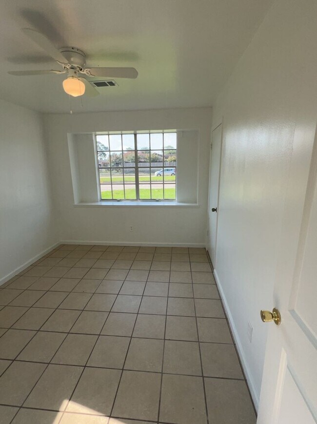 Foto del edificio - 15335 Woodforest Blvd