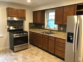 Building Photo - 1202 W Willow Ln