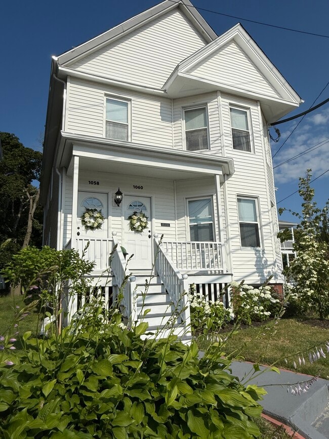 Building Photo - 1058 Forest Ave