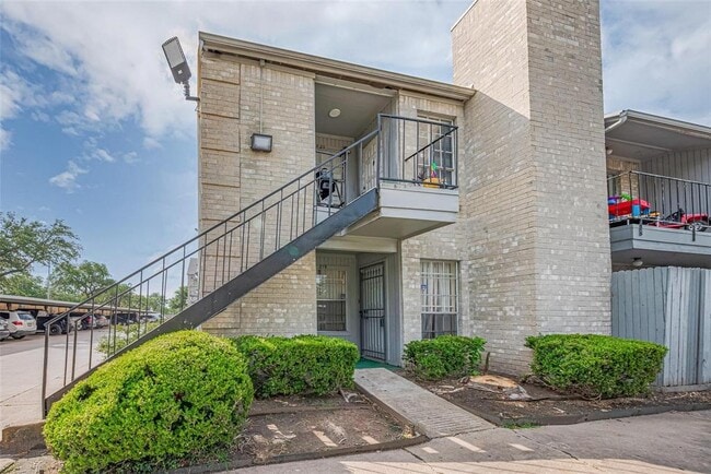 Building Photo - 6500 Sands Point Dr
