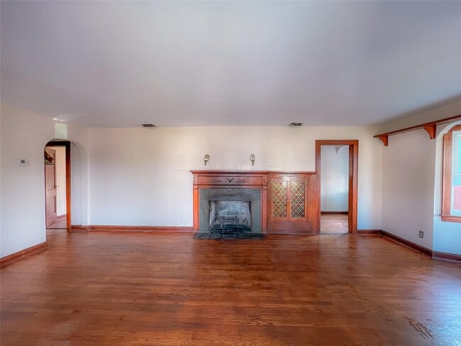Building Photo - 109 L St