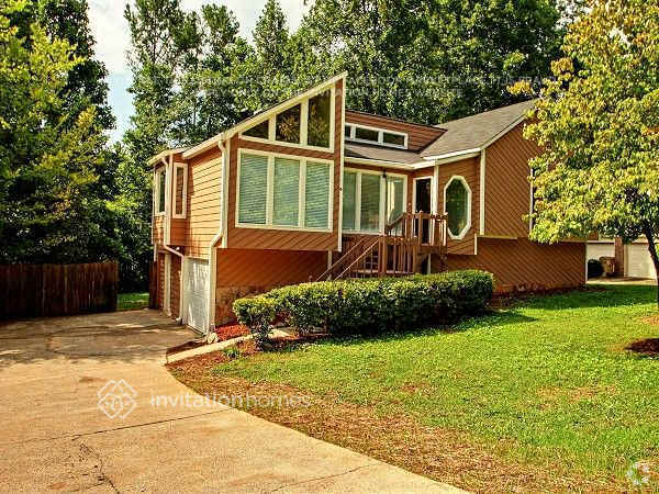 Building Photo - 4120 Oak Ferry Dr NE