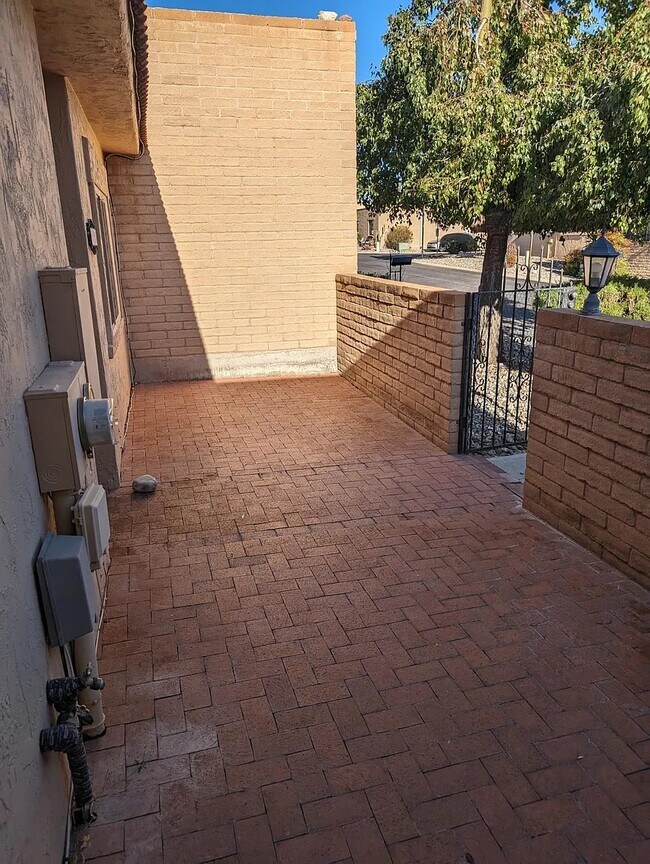 Patio delantero - 8351 E Hazeltine Ln