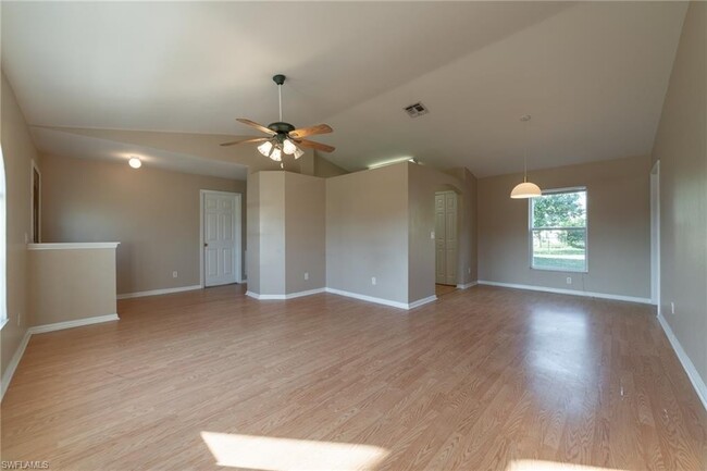 Foto del edificio - Experience this 4 bedroom 2 bath SW Cape C...