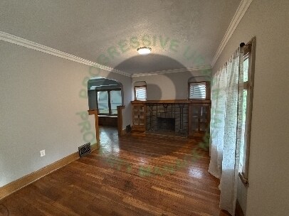 Building Photo - 3517 E 110th St