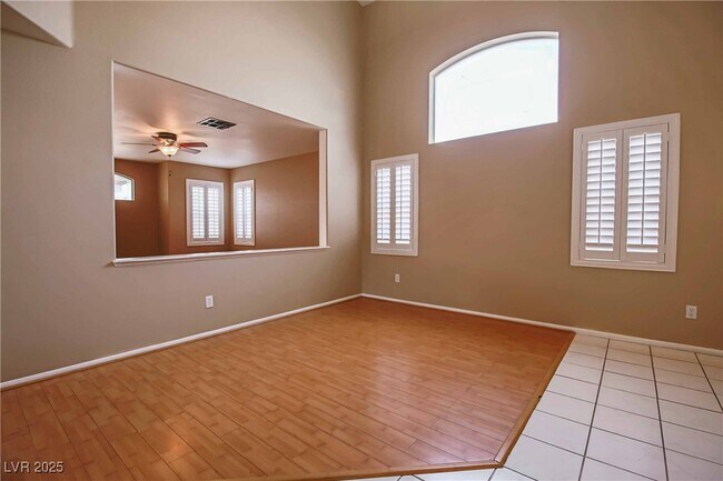 Building Photo - 10412 Shadowland Ave