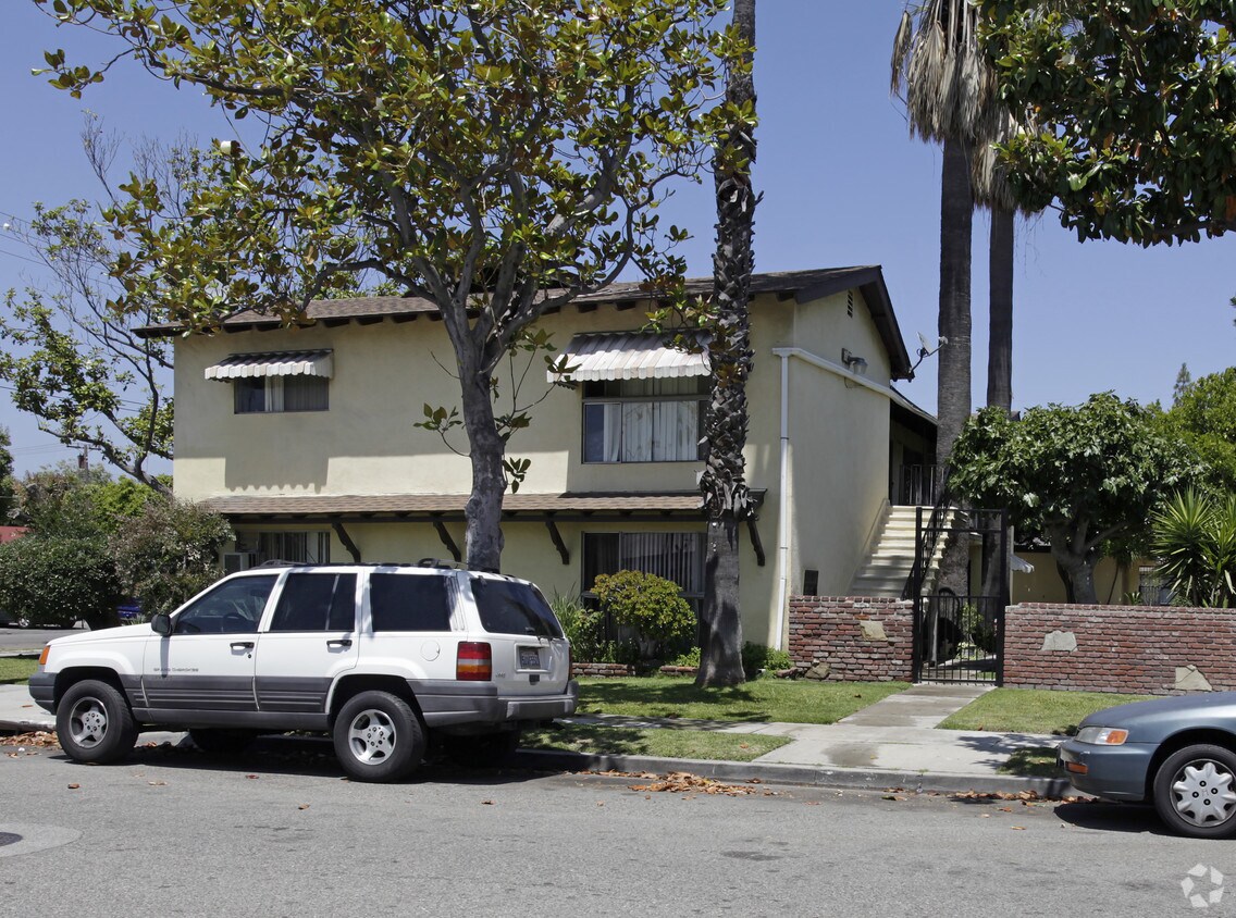 Primary Photo - 426 N Vine St