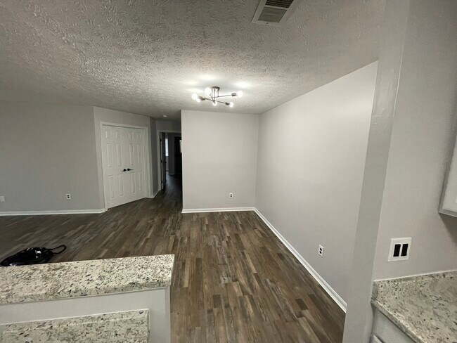 Building Photo - 4821 Bordeaux Ln