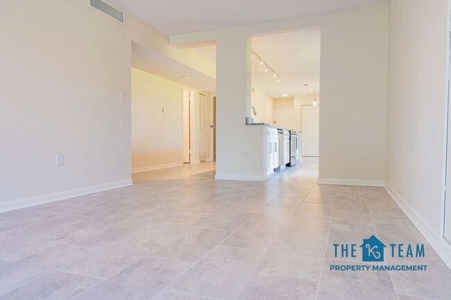 Building Photo - 208 Lake Howard Dr SW