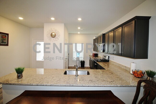 Building Photo - Spacious 2-Story 5/2.5/2 in Patriot Estate...