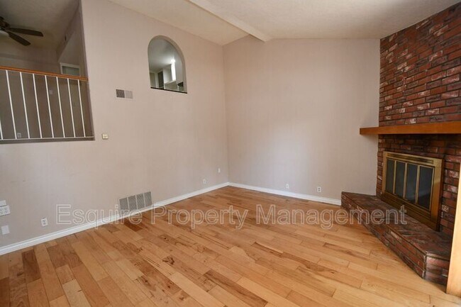 Foto del edificio - 580 Rosewood Ave