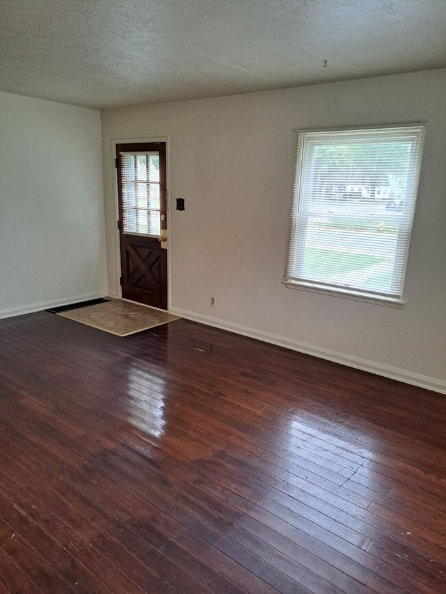 Building Photo - 3 BR House near McMillen Park