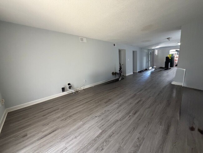 Foto del edificio - 2 bedroom 2 bath Updated Condo at Avery Close! ON THE WOLFLINE!