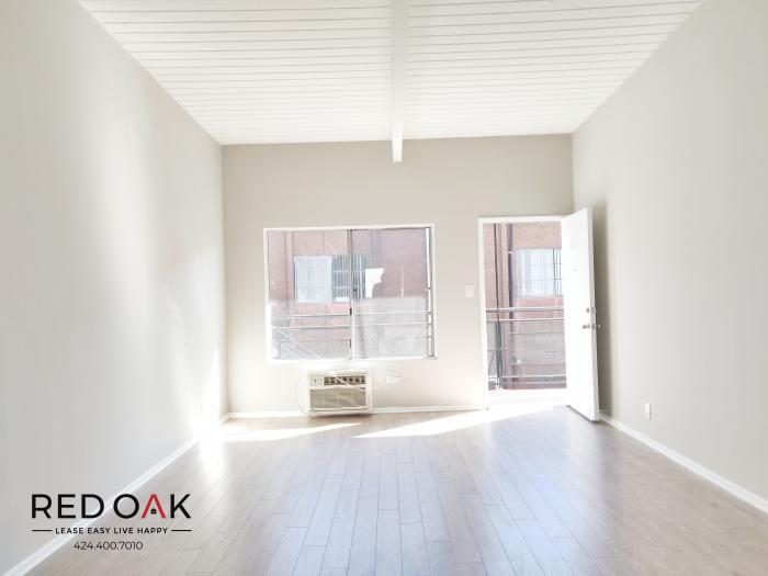 Foto principal - 1 bedroom in Los Angeles CA 90028