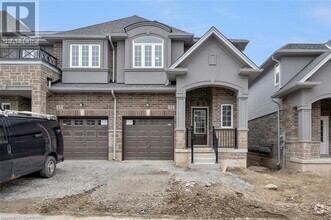 Building Photo - 11 Linden Park Ln