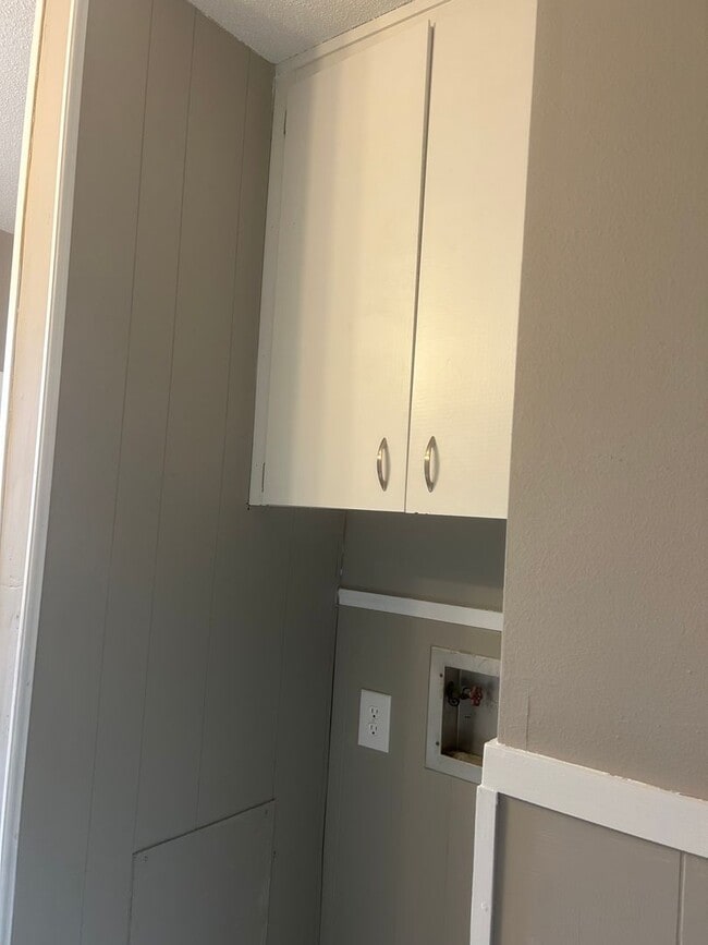 Foto del edificio - 405 Lindenhurst Dr