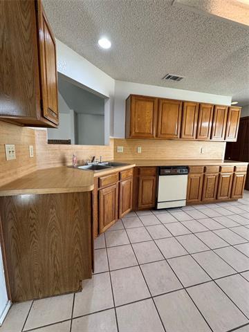 Foto del edificio - 5824 Emrose Terrace