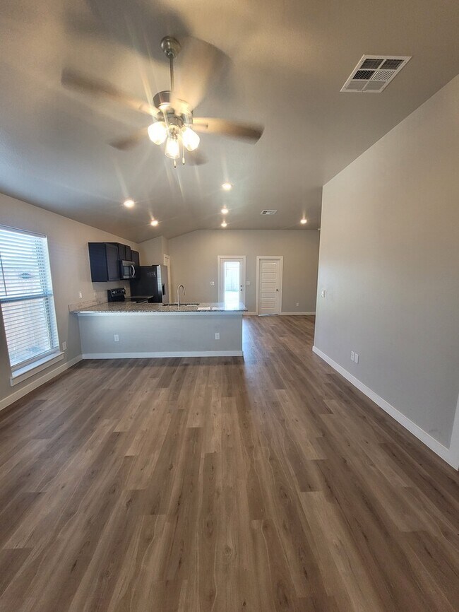 Foto del edificio - 3 bed 2 bath home in Lone Star Trails subd...