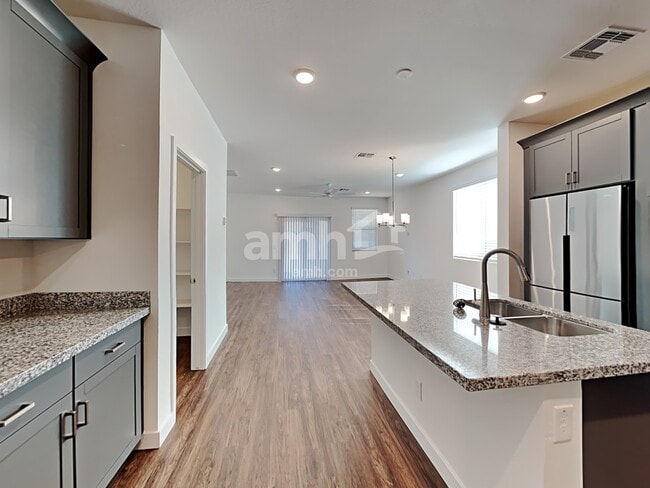 Building Photo - 4313 S 105th Dr