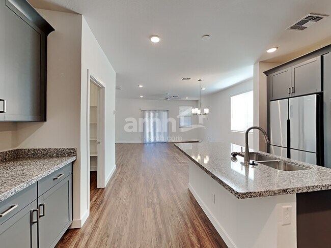 Foto del edificio - 4313 S 105th Dr