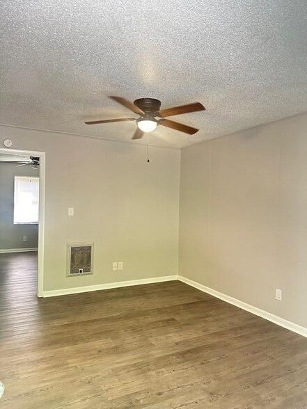 Foto del edificio - 363 Highland Ave NW
