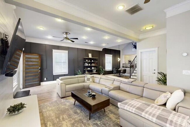 Building Photo - 153 Randolph St NE