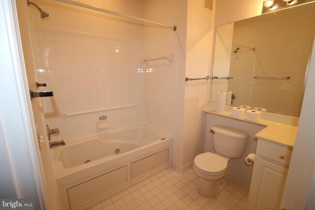 Building Photo - 333 Elmcroft Blvd