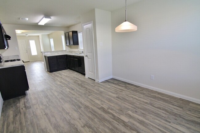 Building Photo - Daybreak - 12423 Sunset Ridge Ln, Houston,...