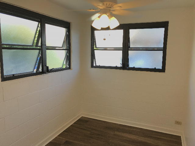 Building Photo - WINAM AVE 2/1/2 cottage, c-fan, W/D
