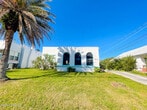 Primary Photo - 411 N Oleander Ave