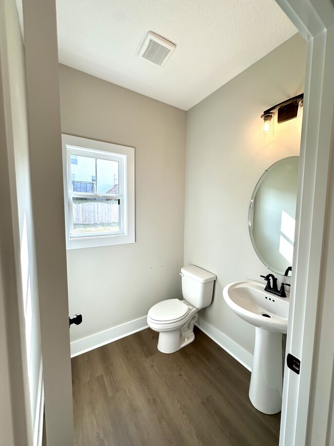 Building Photo - 3212 Song Sparrow Dr