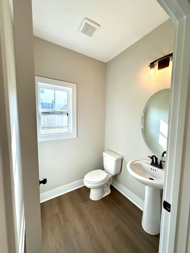 Foto del edificio - 3212 Song Sparrow Dr