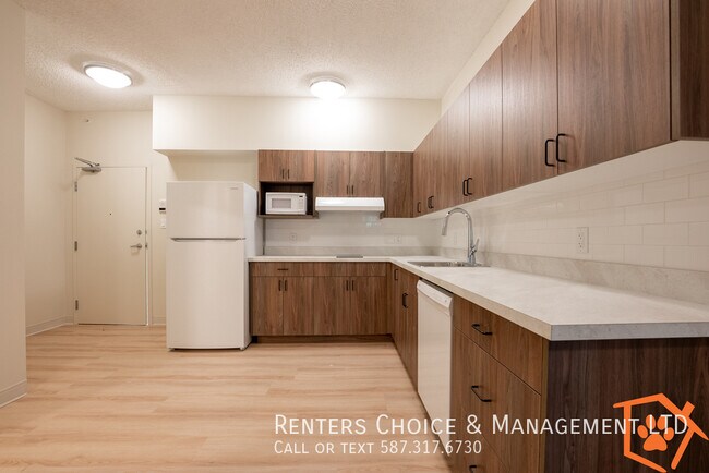 Photo du bâtiment - 2 Bedroom Senior Living in The Edwards