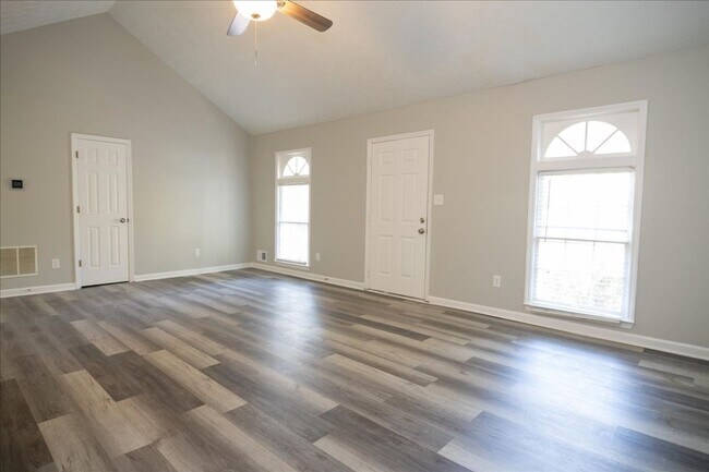 Foto del edificio - Spacious 3/2 Ranch Home w/ 2 Car Garage in Quiet Neighborhood