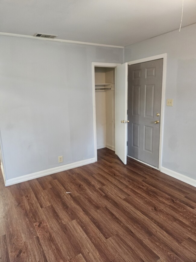 Foto del edificio - 2213 Fairfield Dr