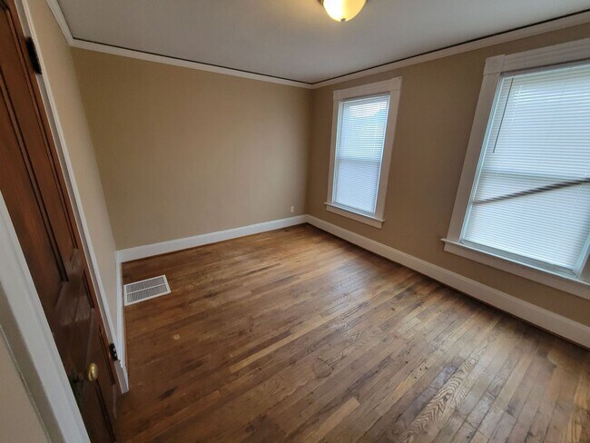 Building Photo - 741 Park Ave 3BR/1BA (West Hamilton)