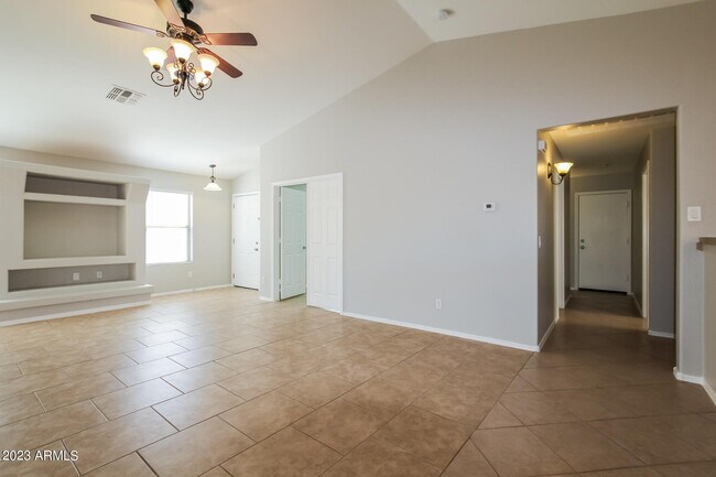 Foto del edificio - 14821 N 129th Dr
