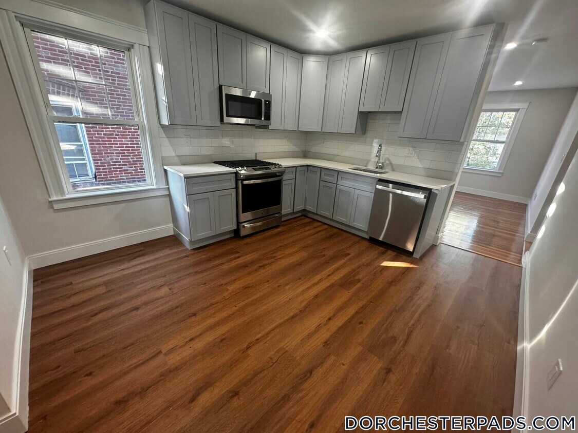 Primary Photo - 72 Belden St