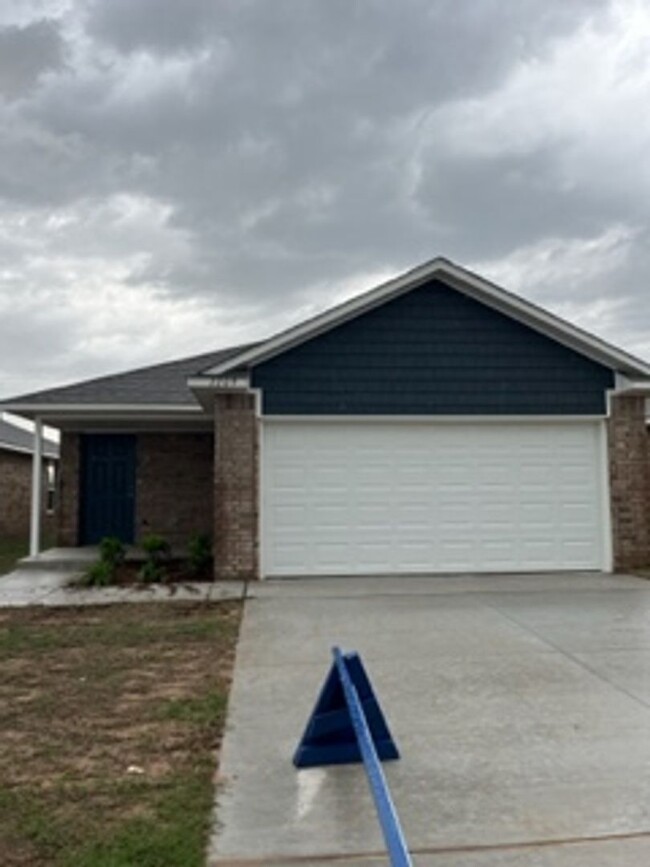 Foto del edificio - FIRST MONTH FREE - Beautiful New Home!