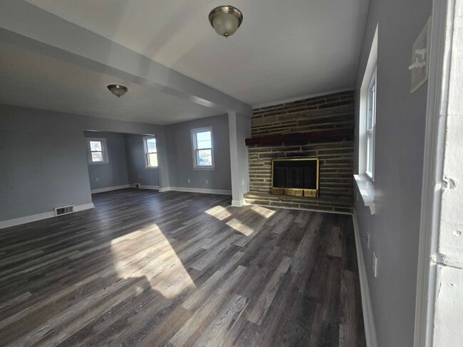 Building Photo - 1502 Market St