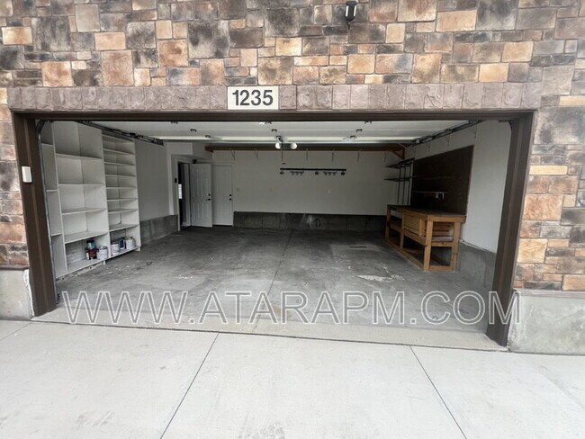 Building Photo - 1235 Sandy Ridge Dr