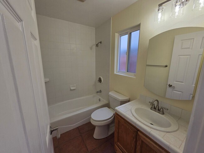 Foto del edificio - 3-Bedroom, 2.5-Bath House Near Beach