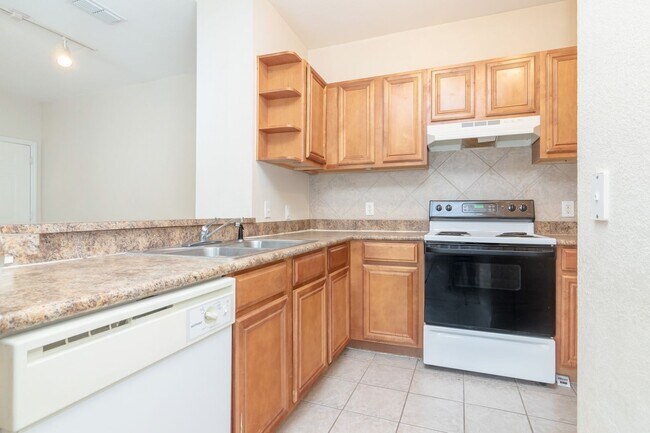 Building Photo - RENT BY MARCH 15TH and RECEIVE 2 WEEKS OFF...